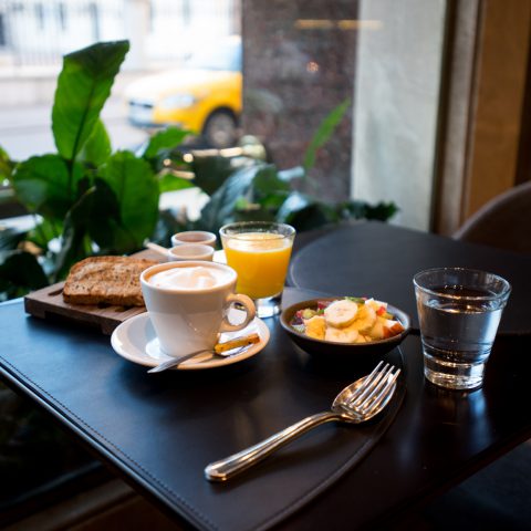 Desayuno en el bar